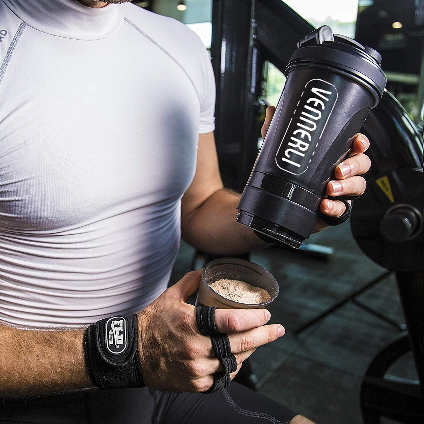 Protein Shaker Bottle 20Oz Shaker Cup with Ball Shaker Bottle for Protein Mixes 600Ml Gym Water Bottle with Storage Bpa-Free Sports Water Bottle for Fitness, Traveling, Indoor and Outdoor Activity (Black)